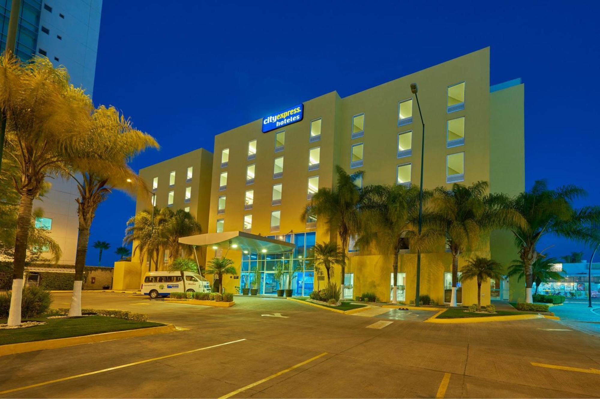 City Express By Marriott Irapuato Exteriör bild