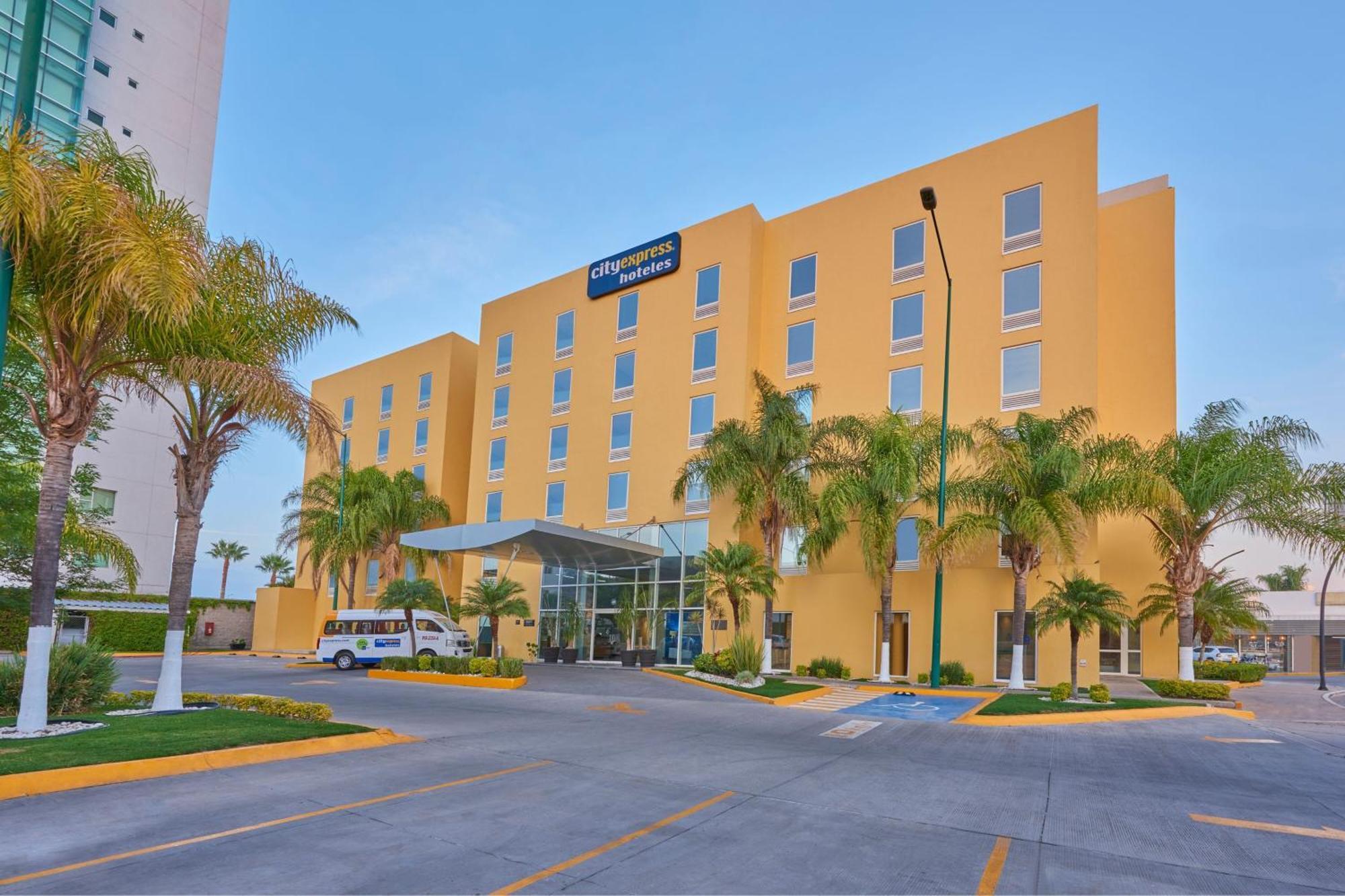 City Express By Marriott Irapuato Exteriör bild